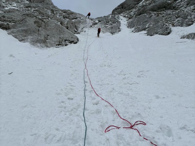 Reševalna akcija v Julijcih: Plaz zasul tri Hrvate