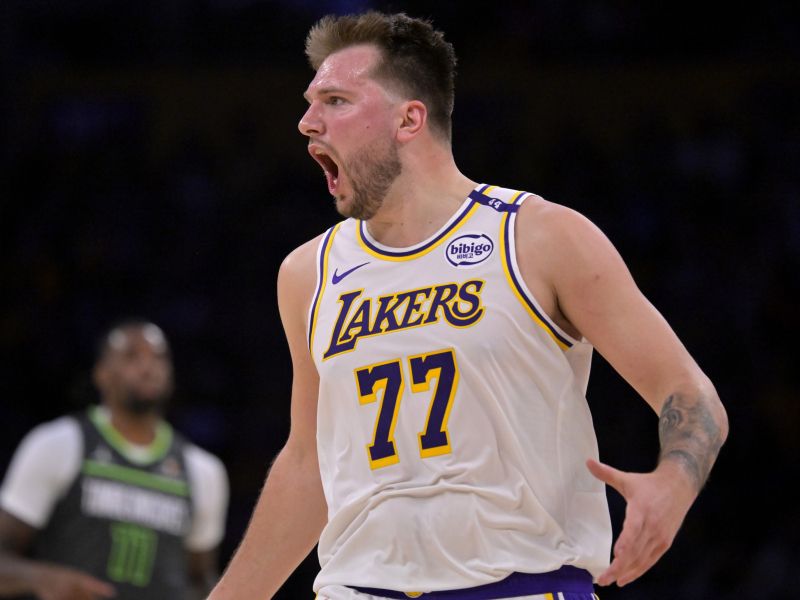 Dončić z Ronaldovo prepovedano potezo razgrel noro tekmo, Luka spet pravi (video)