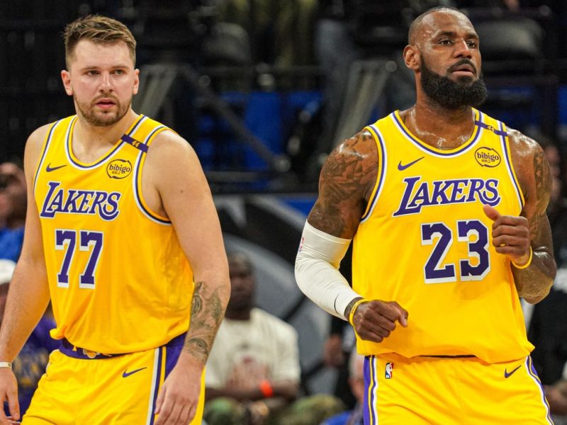 Bo LeBron James igral z Dončićem ali bo odšel? Direktor pojasnil vse
