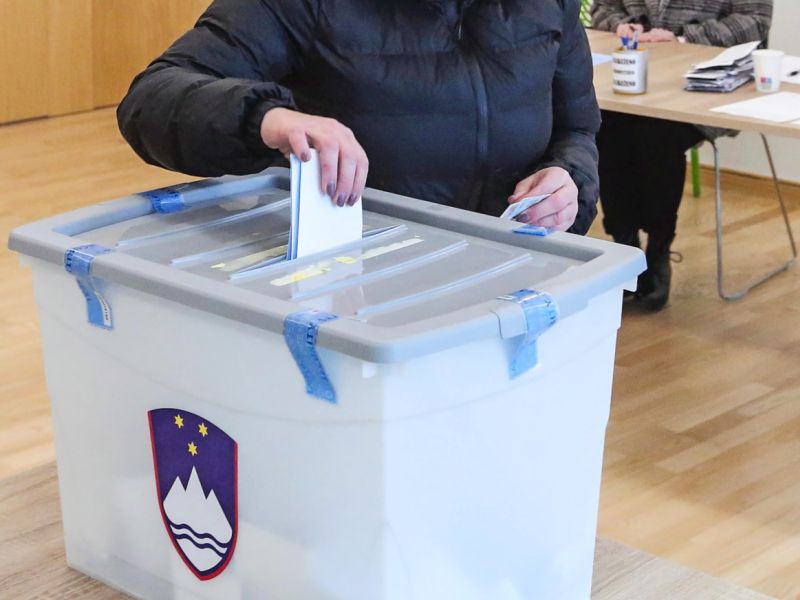 Danes zadnji dan za napoved poštnega glasovanja pred referendumom