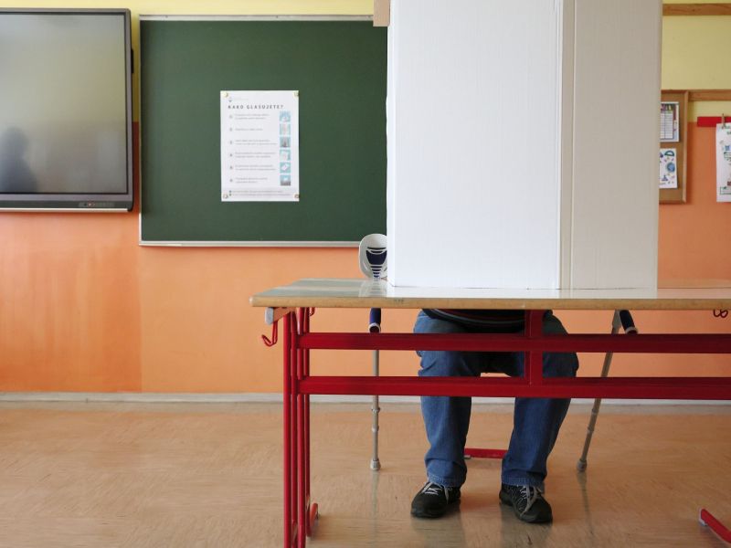 Še danes mogoče oddati vlogo za glasovanje na domu ali na voliščih omnia