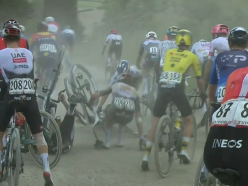 Katastrofa za Rogliča: Vsem zastal dih, velike težave na Giru za Slovenca (video)