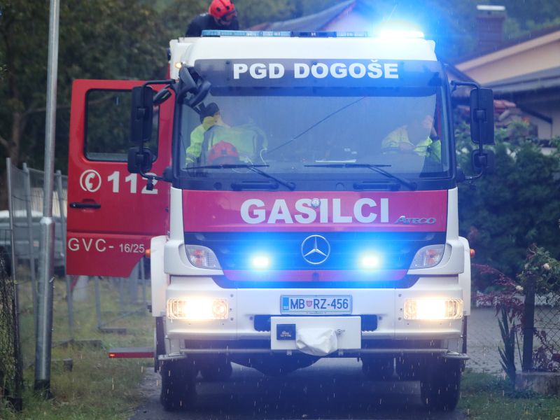 Gorelo v nekdanji steklarni, požar pogašen