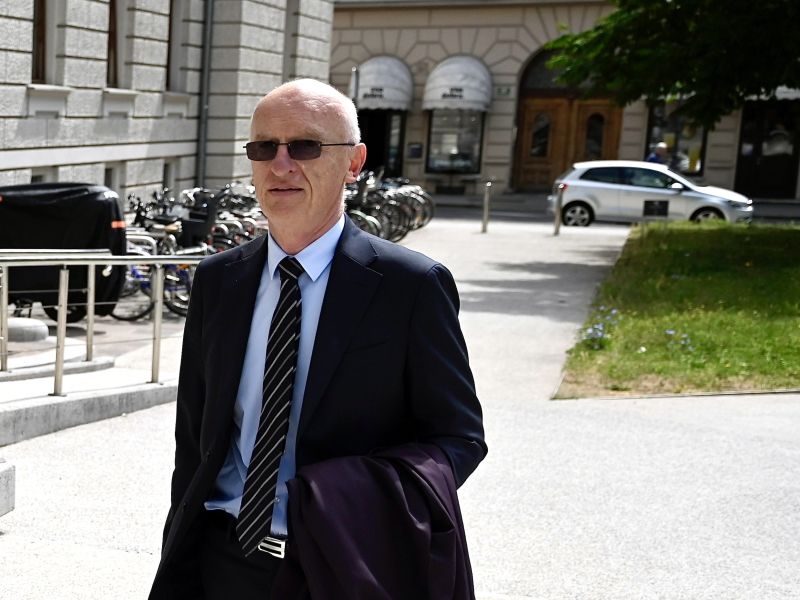 Zdolšek v postopku pred odvetniško zbornico po zavrnitvi izjave novinarki