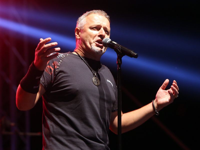 Zagreb ne bo odobril novega koncerta Thompsona, dokler ne bo prepovedana uporaba ustaških pozdravov