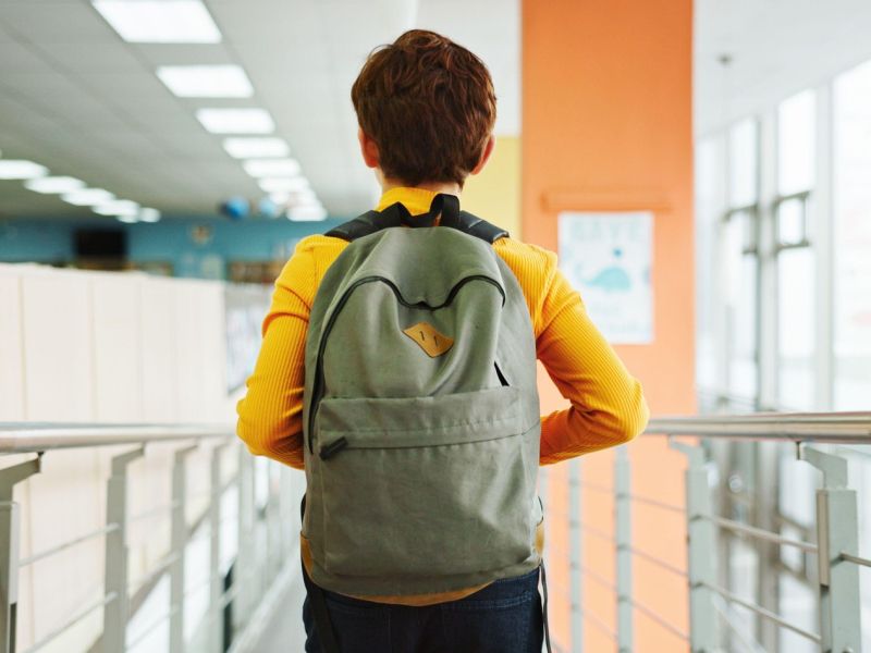 Spremembe: otroci v šolo brez telefonov, zakonska podlaga tudi za umik motečega učenca iz razreda