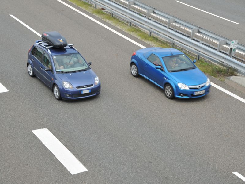 Prometna nesreča ohromila gorenjsko avtocesto proti Ljubljani, pet poškodovanih