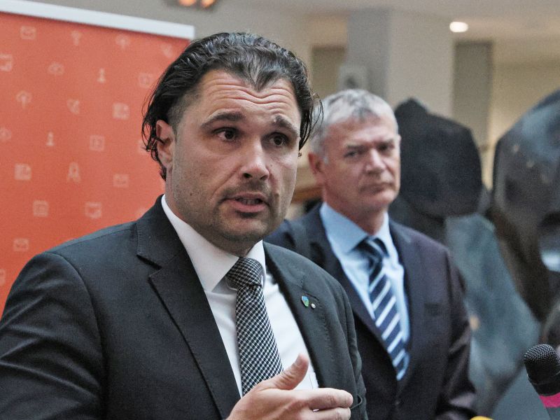 Odstopil direktor Dravskih elektrarn. Odnesla ga je afera vetrnica.