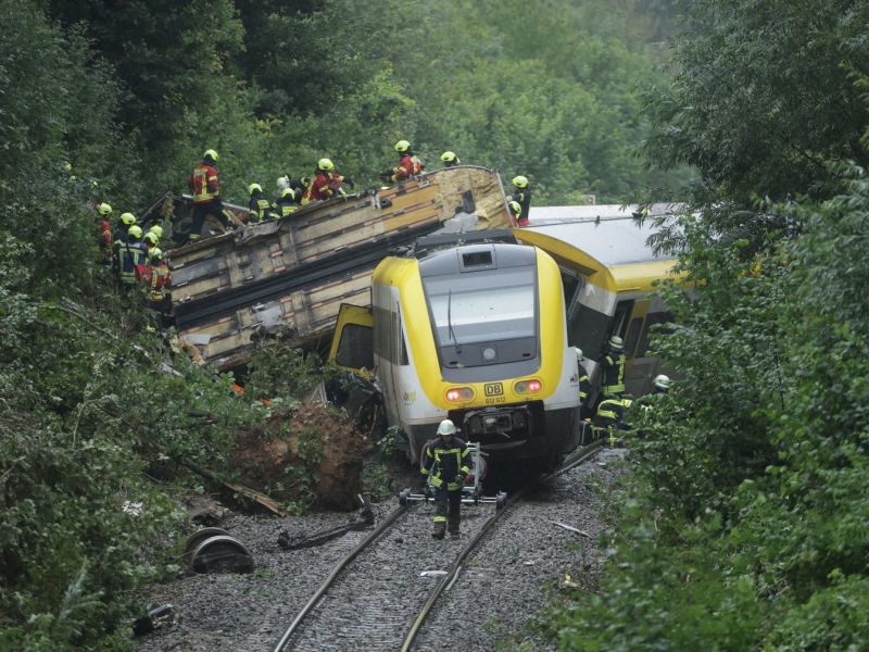 Več mrtvih v železniški nesreči na jugozahodu Nemčije