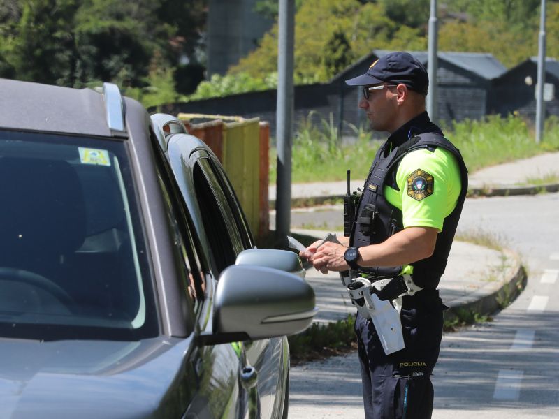 Prebivalci Blejske Dobrave nezadovoljni z omejitvijo hitrosti in radarjem