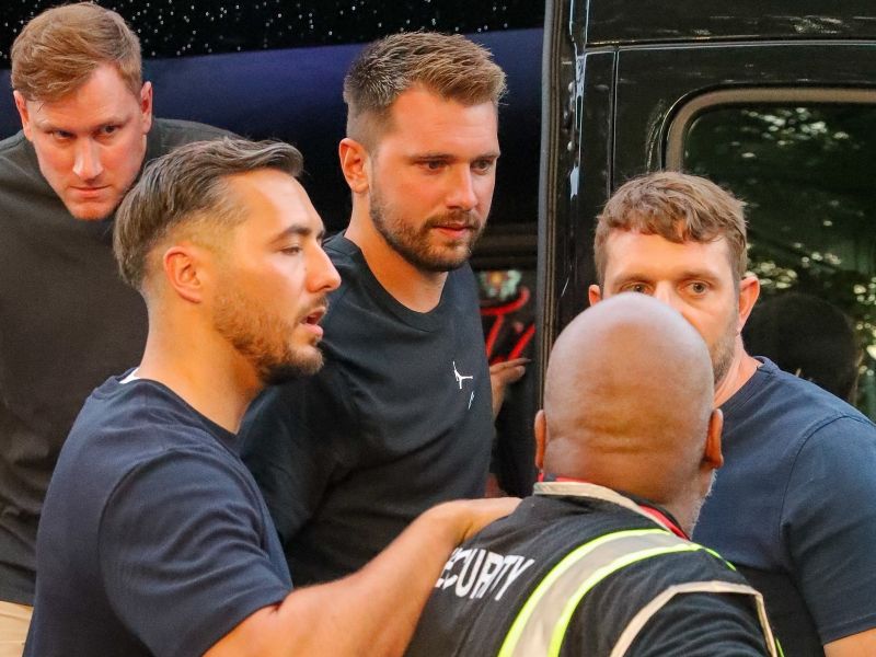 Kaj je Luka Dončić sporočil navijačem? Koliko časa bo ostal v Lakersih (video)