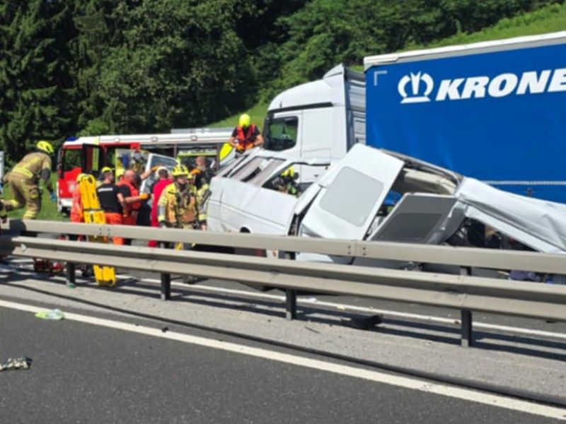 Pet, sedem, osem, celo deset mrtvih - najhujše nesreče na slovenskih cestah