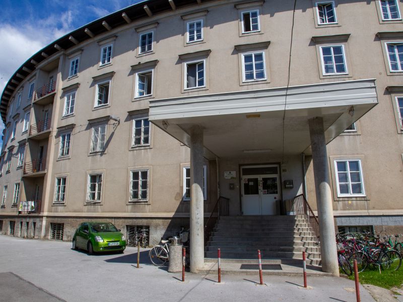 Dotrajani študentski dom v Ljubljani čaka preniva, subvencije za bivanje se zvišujejo