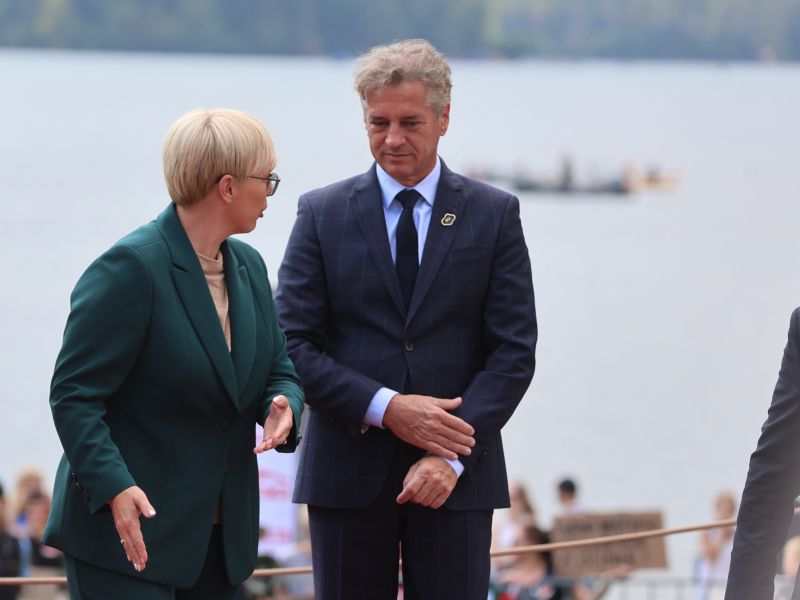 Vlada z uredbo izenačila varovanje Pirc Musar in Goloba