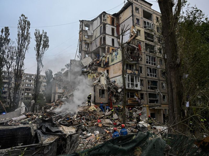 Pekel nad Ukrajino: Rusi bombardirali zapor, bolnišnico in čakajoče na pomoč