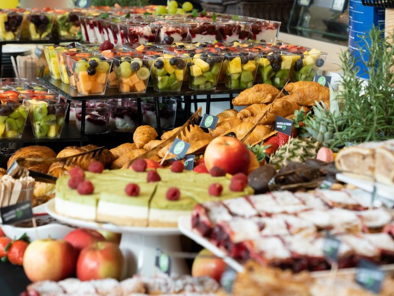 Inflacija udarja: hrana dražja za skoraj 8 odstotkov, restavracije niso izjema