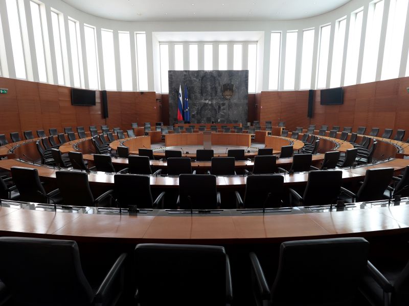 Izredne seje državnega zbora ne bo: Blokada tako koalicije kot SDS