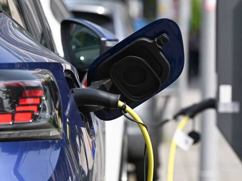 V Nemčiji porast kraj in sabotaž na polnilnicah za električna vozila