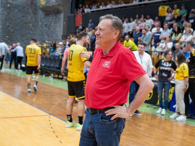 V Ljubljani zamuda plač – konec medenih tednov ali le dopusti pod Jankovićevo streho?