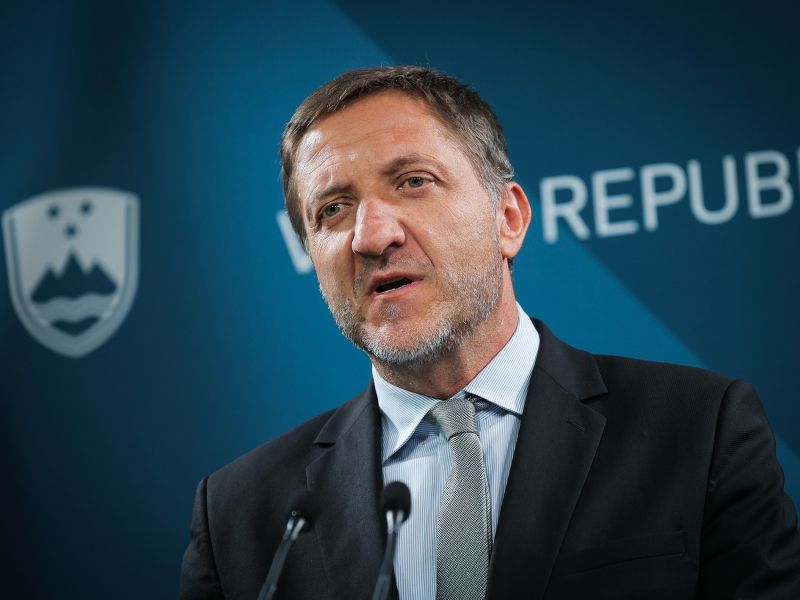 Vlada v volilnem letu načrtuje za več kot dve milijardi evrov primanjkljaja