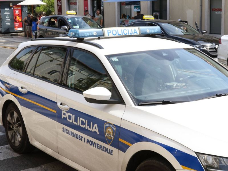24-letnik z nožem zabodel babico