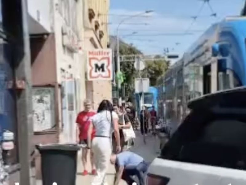 &quot;Range Rover diva&quot; fizično obračunala z voznikom tramvaja