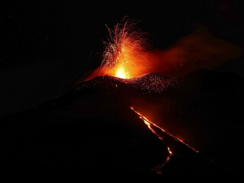 Etna bruhala, na Siciliji izdano opozorilo za zračni promet