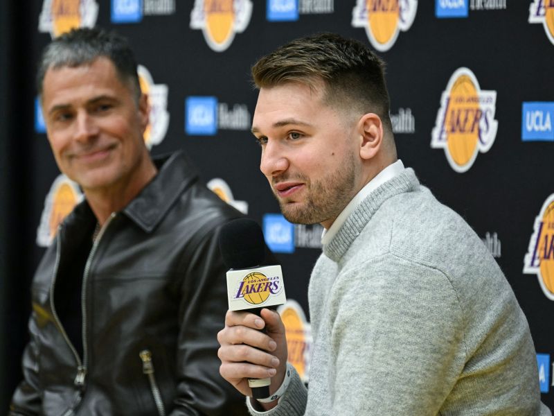 Pelinka prišel gledat Luko in Slovenijo v izjemni družbi - luksuzno letalo pripeljalo tudi njo