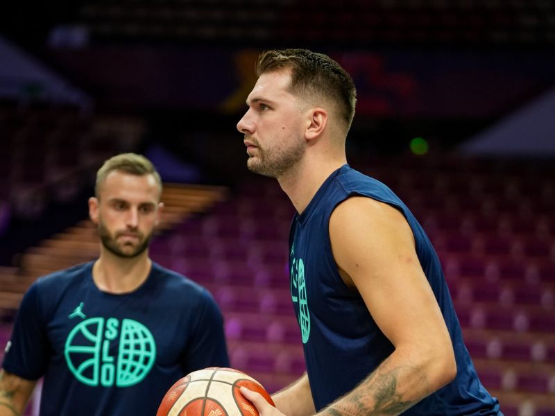 (Spremljamo) Slovenski košarkarji za uvod s Poljaki, na katere jih veže boleč spomin