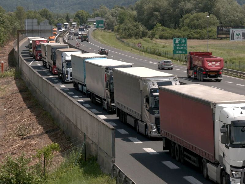 S ponedeljkom se tovorni promet pri Razdrtem vrača na hitro cesto