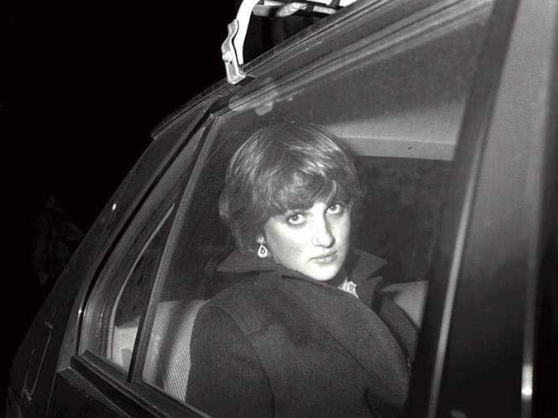 Diana, princesa ljudskih src, ki je s svojo toplino in neposrednostjo za vedno zaznamovala britansko monarhijo