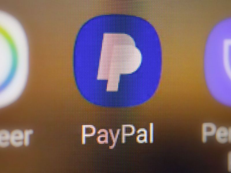 Na spletu naj bi krožili podatki 15,8 milijona računov PayPal