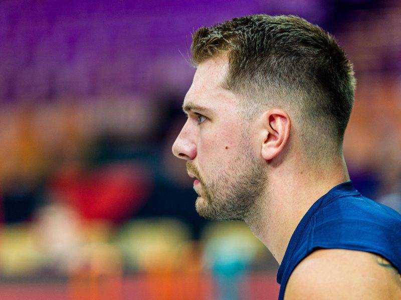 Dončićeva osebna bodyguarda sta hit – to sta orjaka, ki Luko čuvata kot Messija (foto)