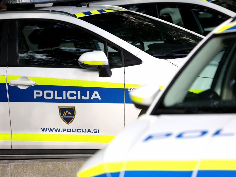 Dva ropa v Mariboru, storilci poškodovali eno osebo