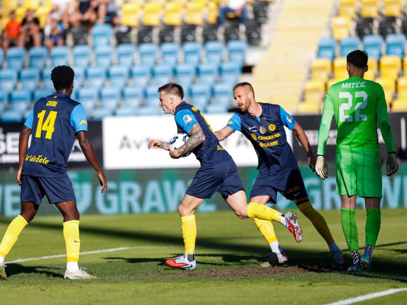 Stroj Alberta Riere nezaustavljiv: Hat-trick nekdanjemu klubu, Celje beži tekmecem
