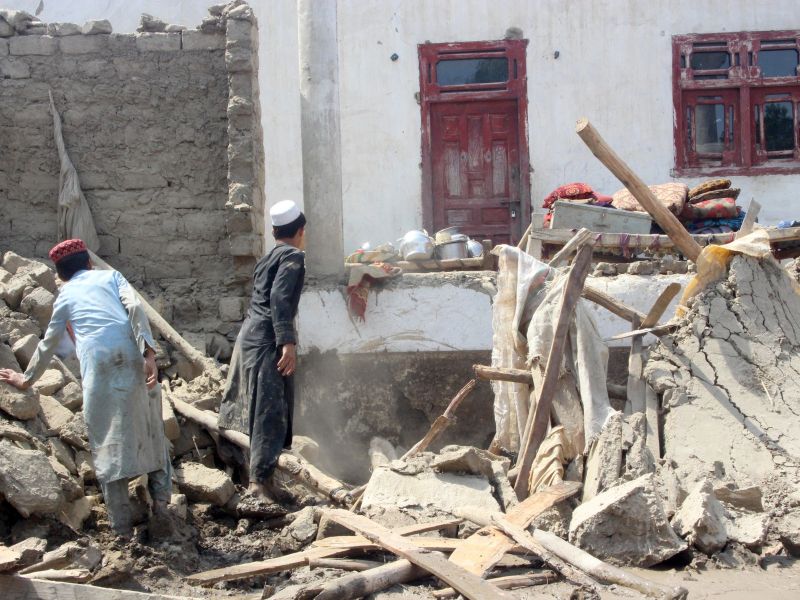 Afganistan stresel silovit potres, zravnalo celotne vasi, umrlo več sto ljudi (foto)