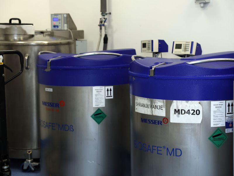 Biobanka v stečaju: stečajna upraviteljica poziva starše naj storijo tole