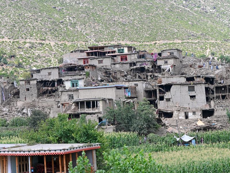 Potres v Afganistanu terjal najmanj 900 smrtnih žrtev