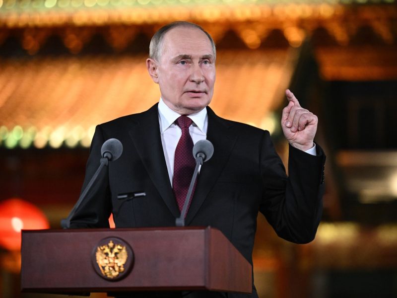 Putin se je pripravljen sestati z Zelenskim: Naj pride v Moskvo