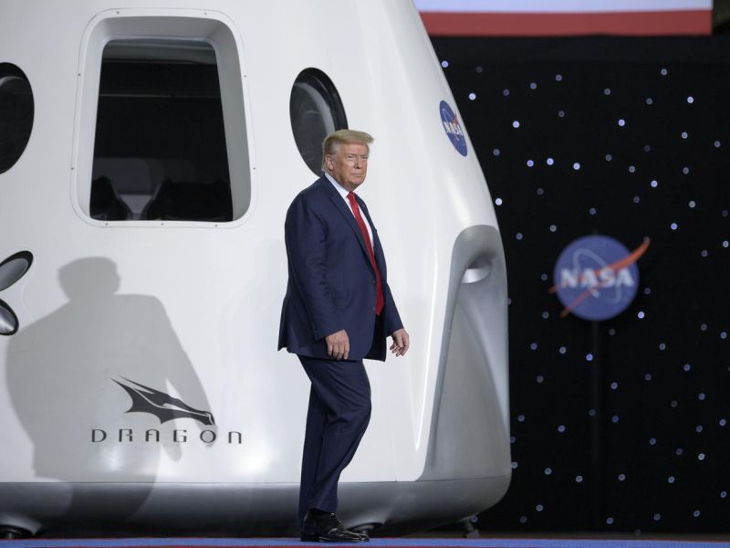 Donald Trump seli poveljstvo vesoljskih sil