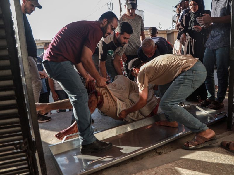 Izraelski napadi v Gazi zahtevali več deset življenj, Izrael pričakuje umik milijona civilistov