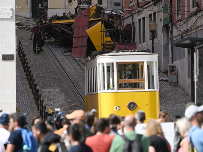 Tragedijo vzpenjače v Lizboni povzročil pretrgan kabel med vagonoma