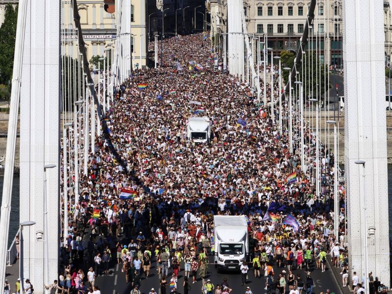 Madžarska policija prepovedala parado ponosa v Pecsu
