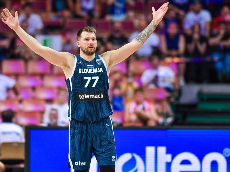 Dončić ogret za Italijane – splet pa gori zaradi posnetkov bosega Luke in njegovih norih košev (video)
