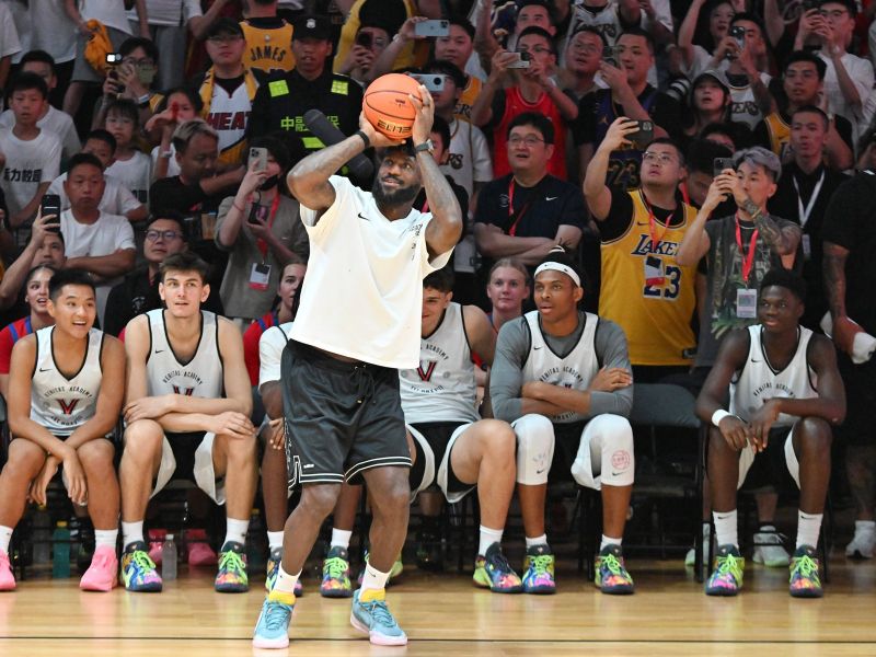 LeBron pokazal novo frizuro, Dragićev prijatelj podal sodbo, potem sta pokramljala s Kiddom