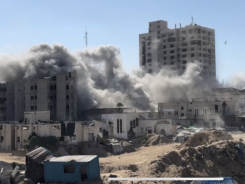 Netanjahu poziva k evakuaciji Gaze, med napadi ubitih 52 ljudi