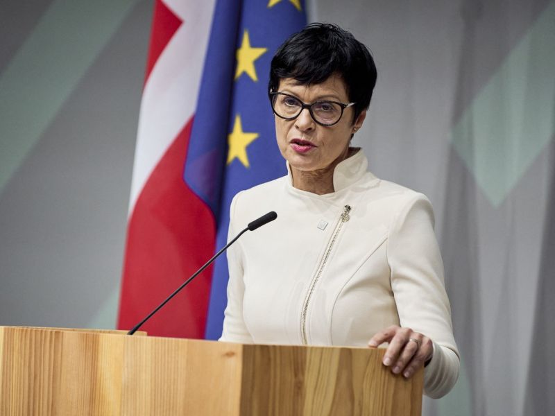 Kosova kritična do Vučića in poziva k umiritvi razmer v Srbiji