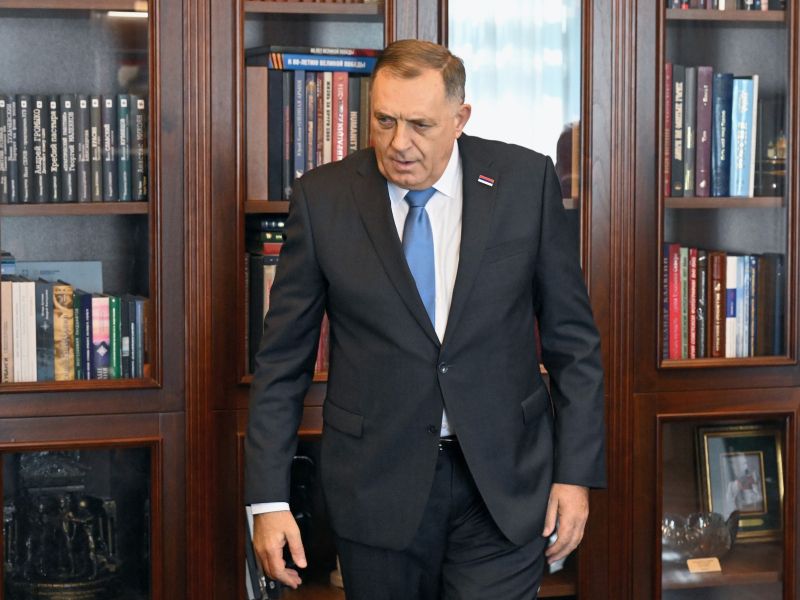 Vlada znova o prepovedi vstopa v Slovenijo Dodiku