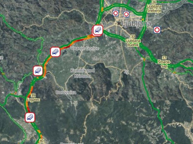 Voznike čaka več kot enourna zamuda proti Ljubljani