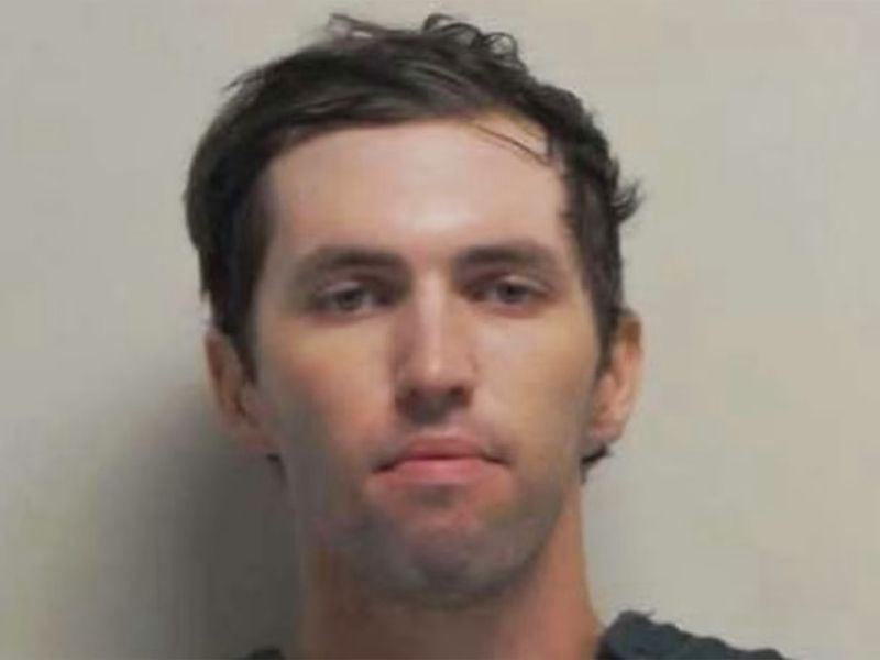 Grozi mu smrtna kazen: Obtoženi morilec Charlieja Kirka pred sodniki molči